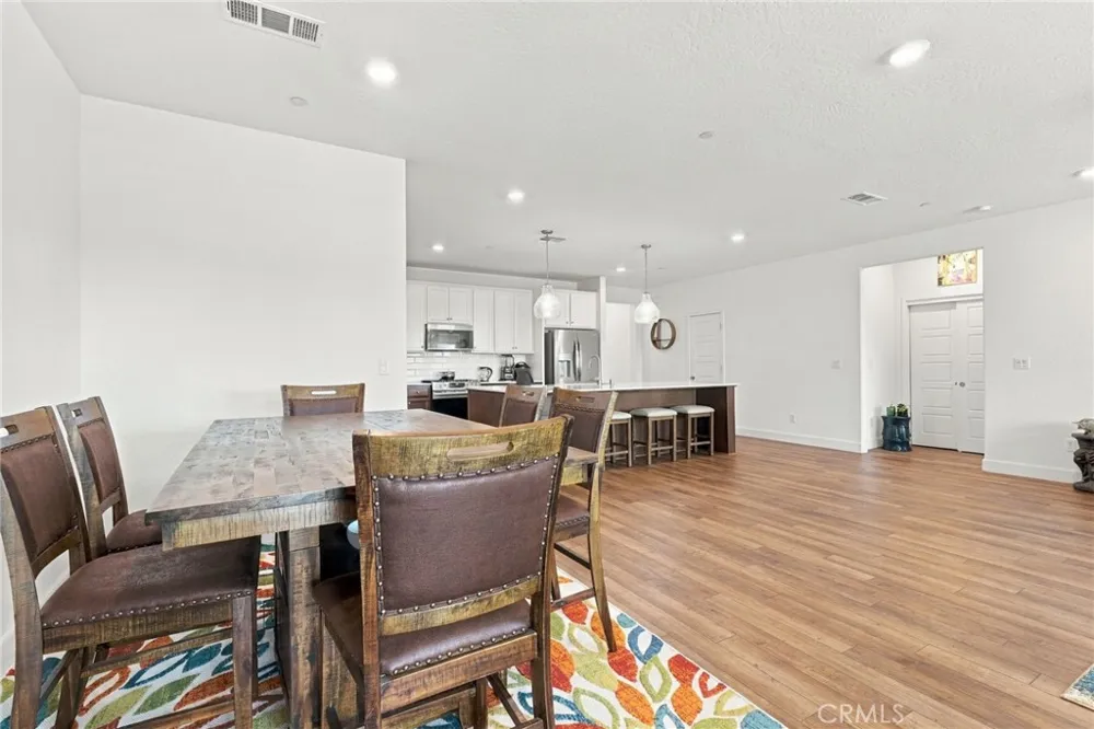 102 E Tyler Avenue Visalia, CA 93291