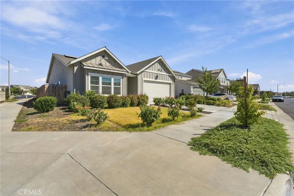 102 E Tyler Avenue Visalia, CA 93291