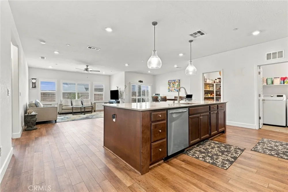 102 E Tyler Avenue Visalia, CA 93291