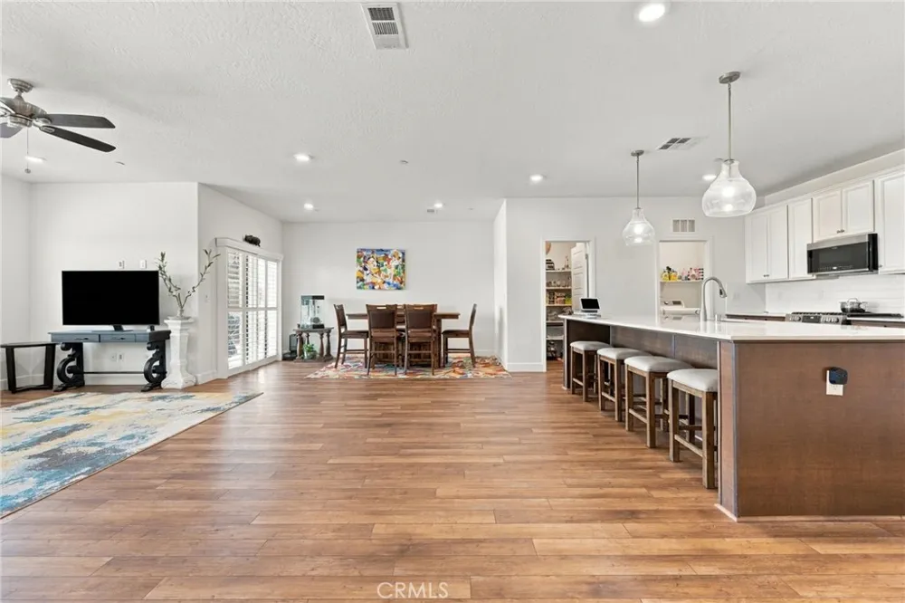 102 E Tyler Avenue Visalia, CA 93291