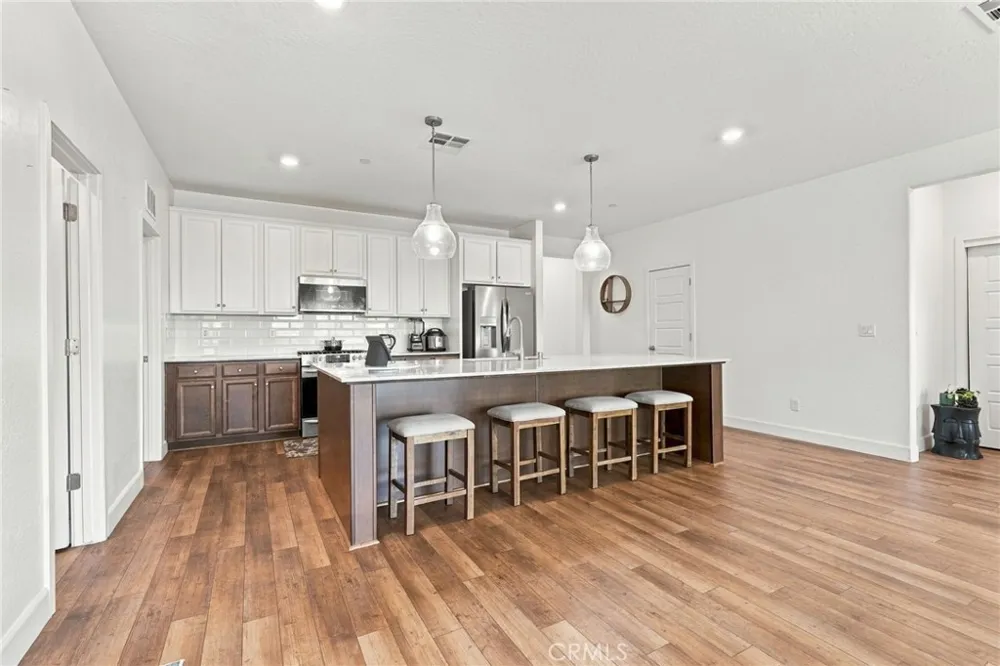 102 E Tyler Avenue Visalia, CA 93291