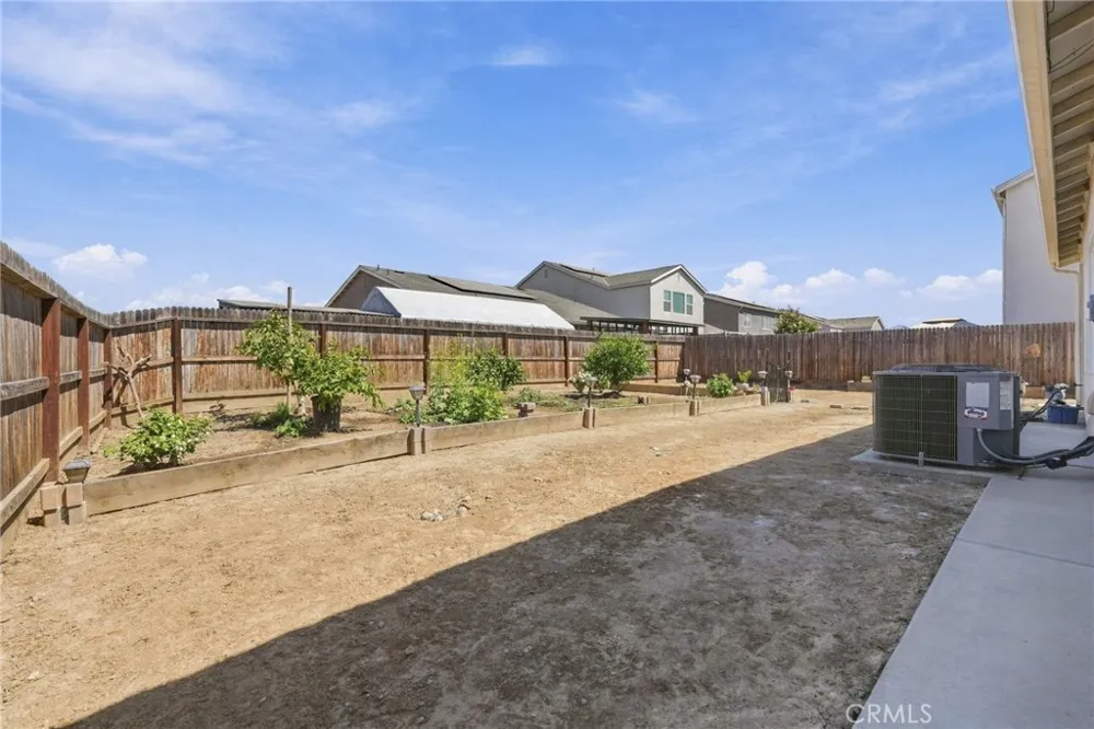 102 E Tyler Avenue Visalia, CA 93291