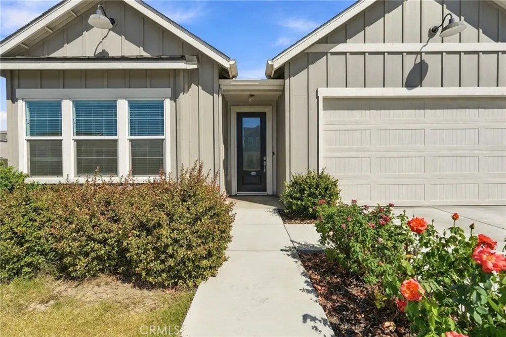 102 E Tyler Avenue Visalia, CA 93291