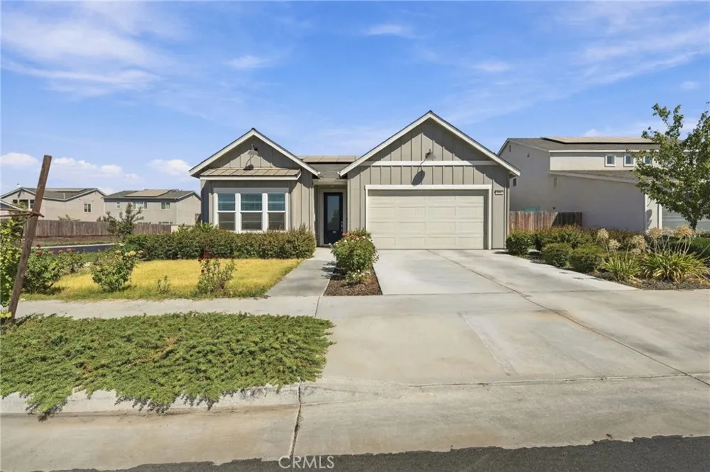 102 E Tyler Avenue Visalia, CA 93291