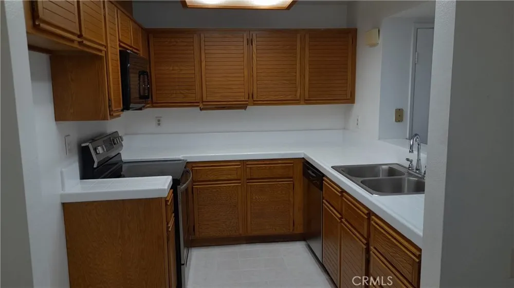 25712 LE PARC #31 Lake Forest, CA 92630