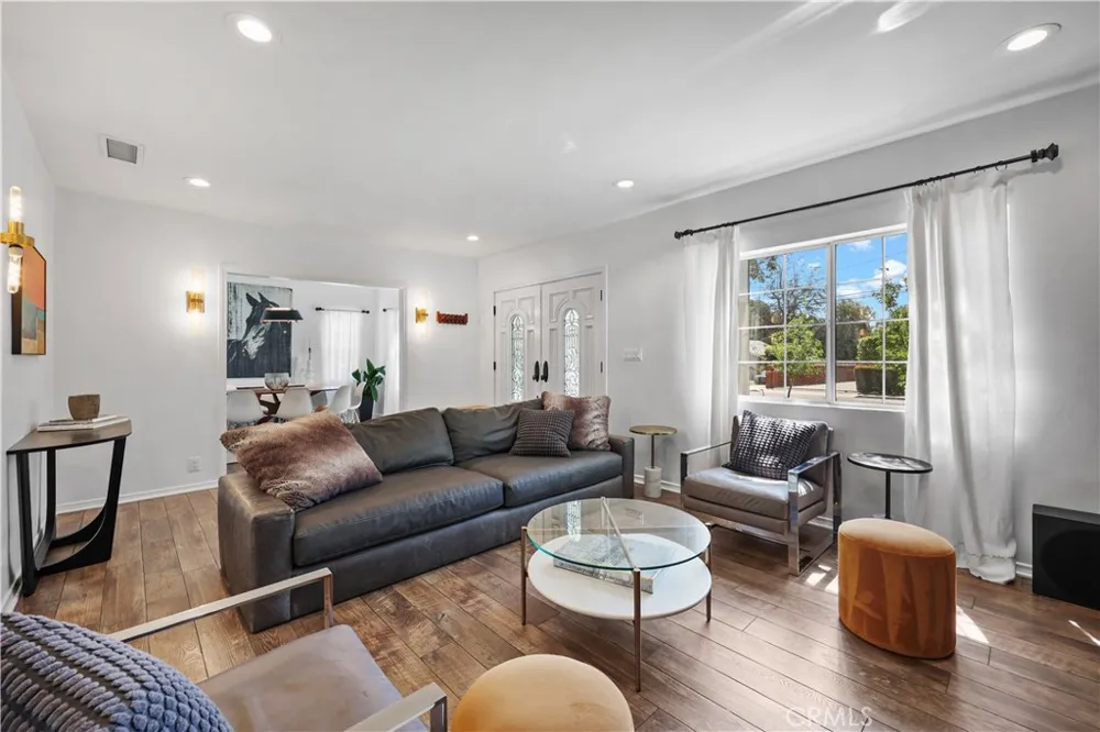 813 Mountain View Altadena, CA 91001