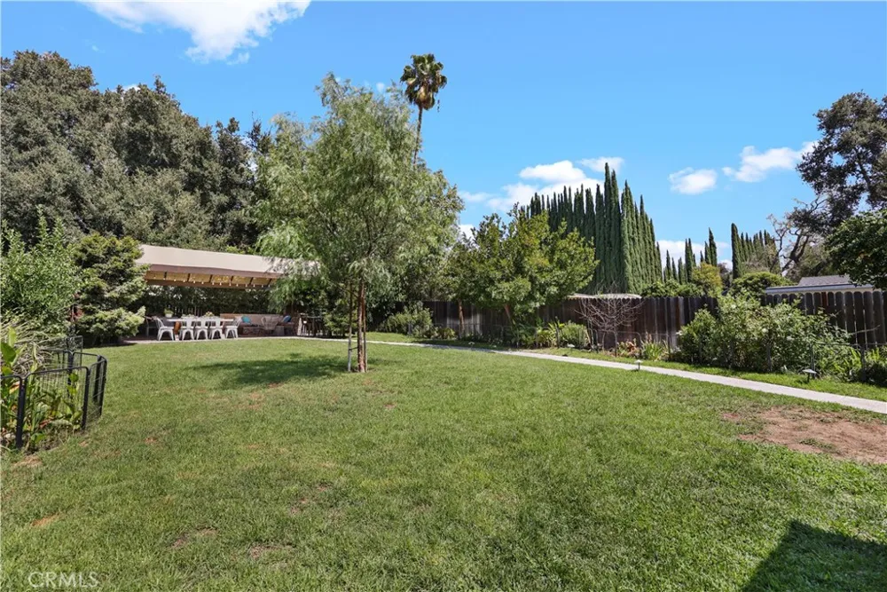 813 Mountain View Altadena, CA 91001