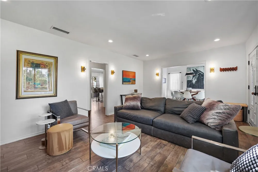 813 Mountain View Altadena, CA 91001