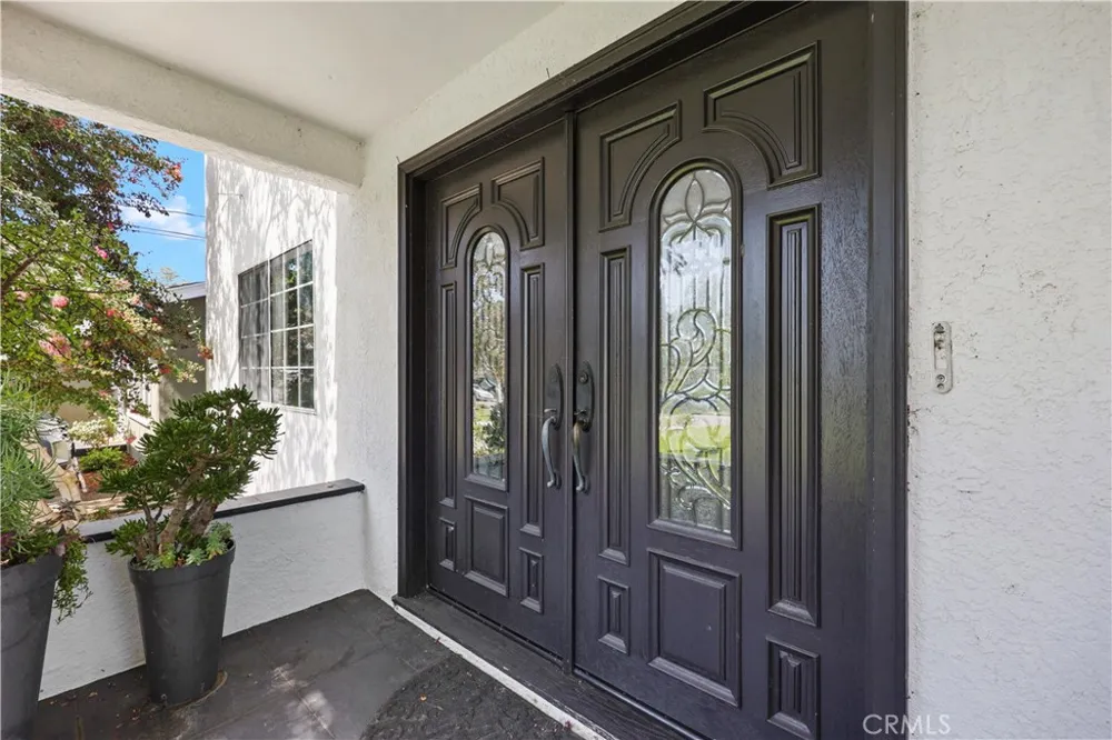 813 Mountain View Altadena, CA 91001