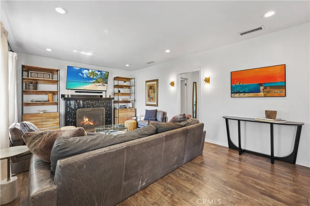 813 Mountain View Altadena, CA 91001