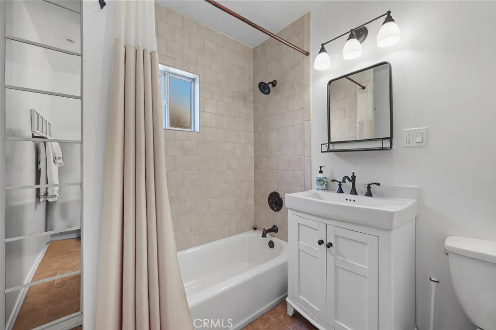 813 Mountain View Altadena, CA 91001