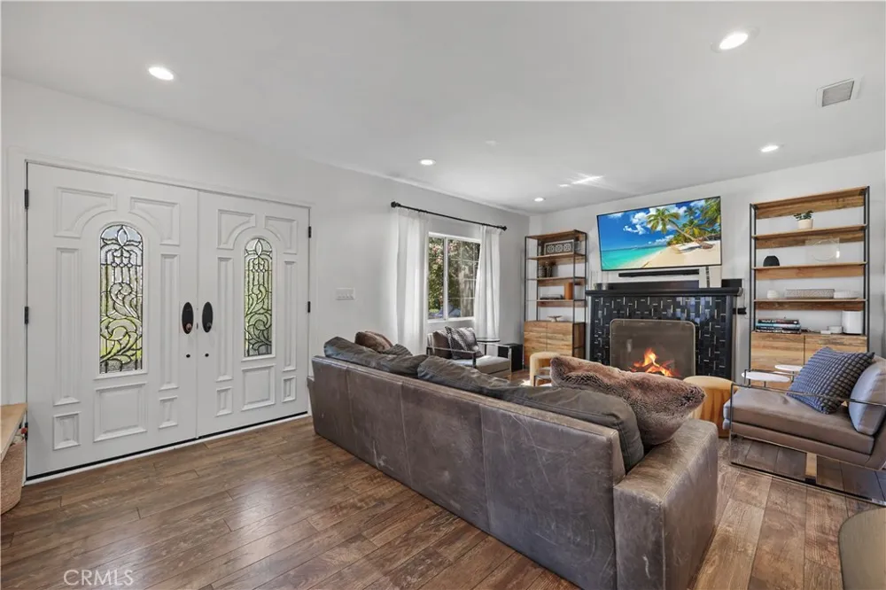 813 Mountain View Altadena, CA 91001