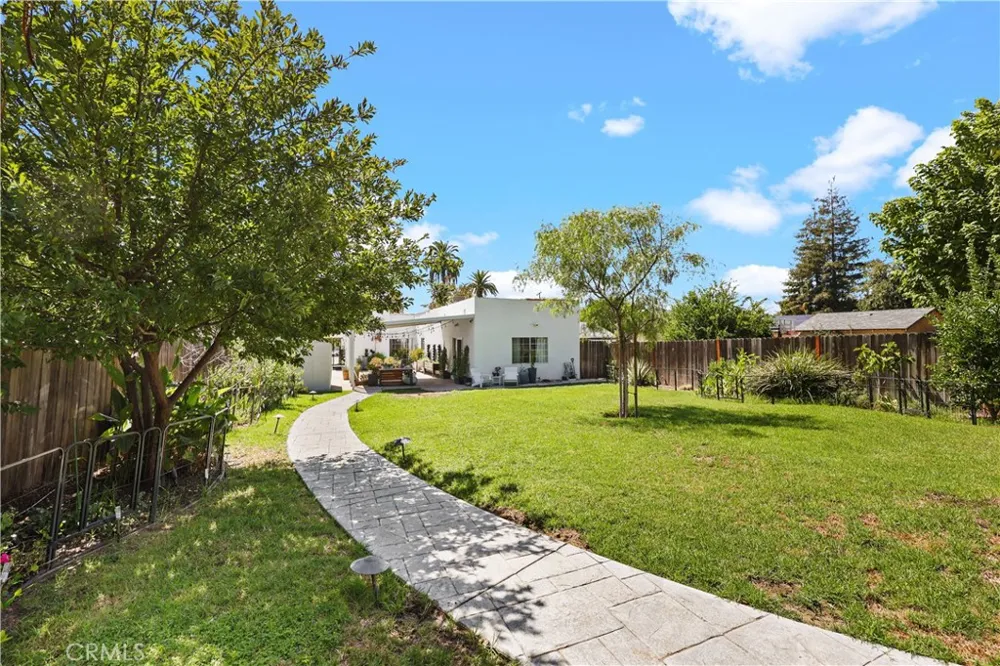 813 Mountain View Altadena, CA 91001