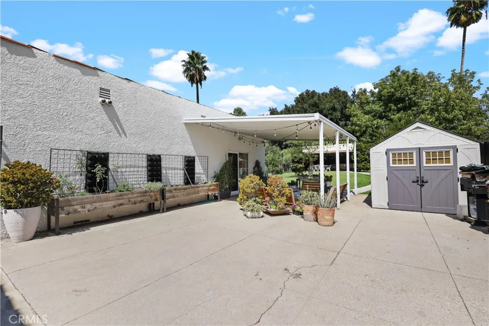 813 Mountain View Altadena, CA 91001