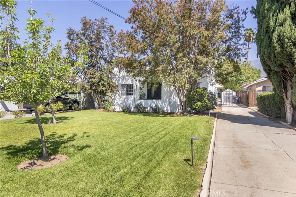 813 Mountain View Altadena, CA 91001