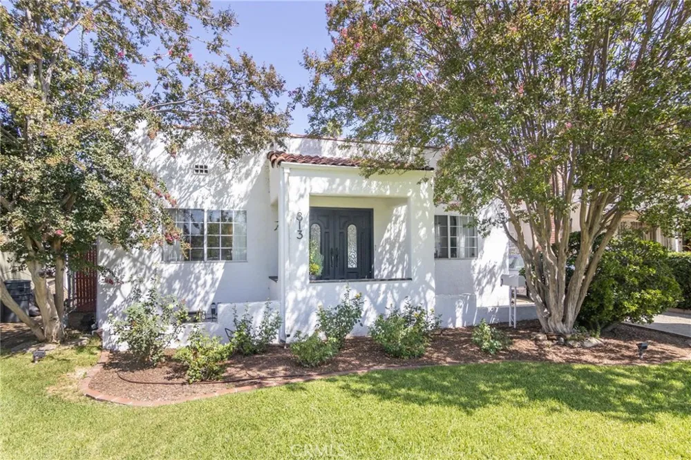 813 Mountain View Altadena, CA 91001