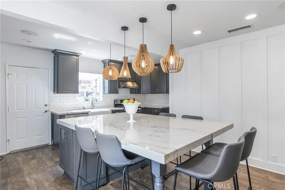 813 Mountain View Altadena, CA 91001
