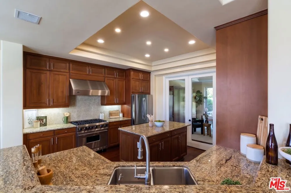 23963 De Ville Way Malibu, CA 90265