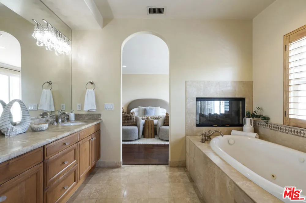 23963 De Ville Way Malibu, CA 90265