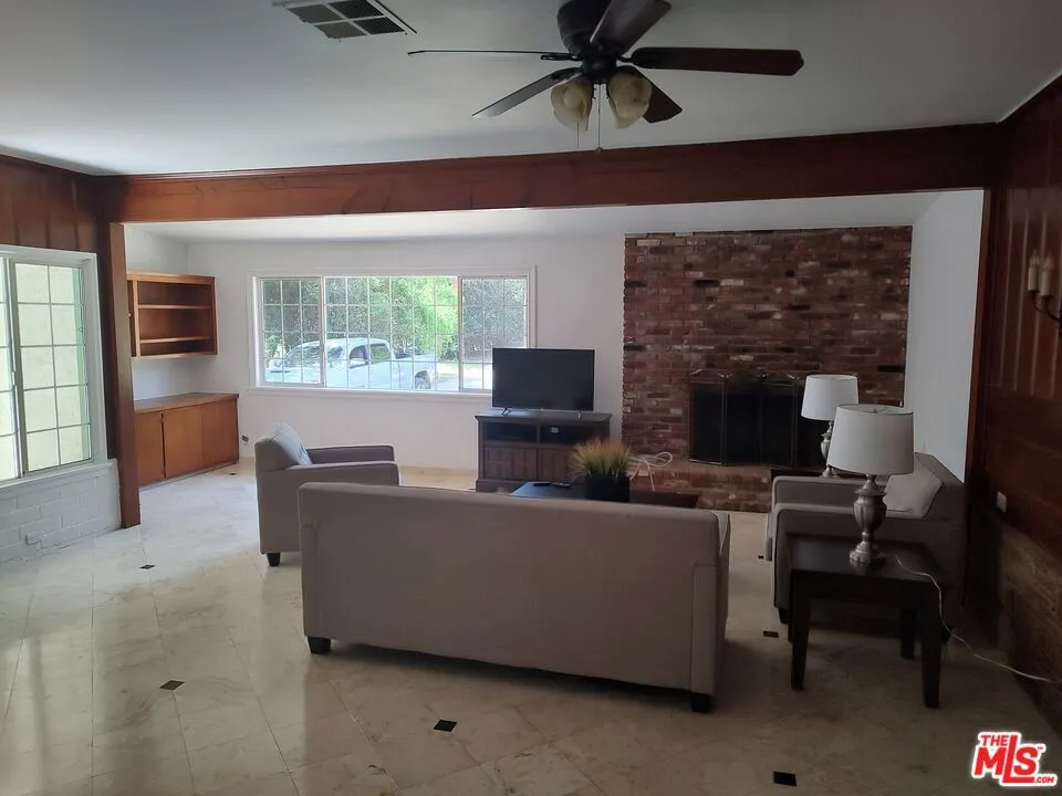 9814 Baden Avenue Chatsworth, CA 91311