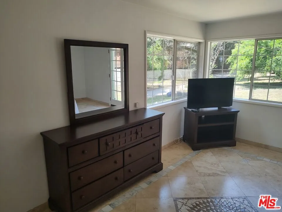 9814 Baden Avenue Chatsworth, CA 91311