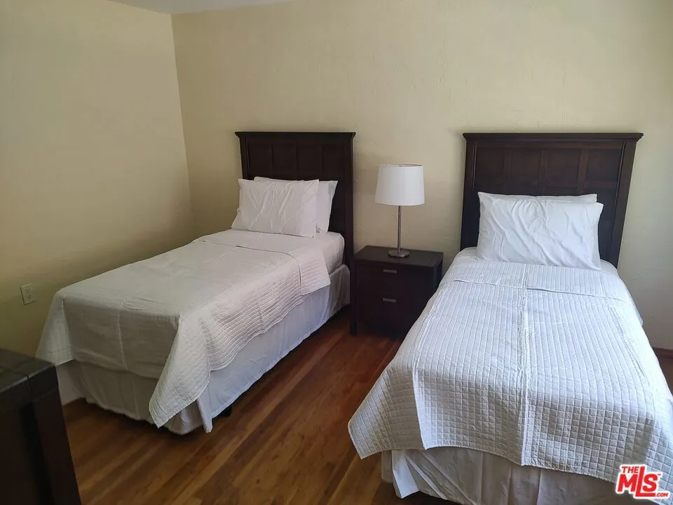 9814 Baden Avenue Chatsworth, CA 91311
