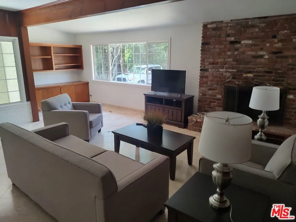 9814 Baden Avenue Chatsworth, CA 91311