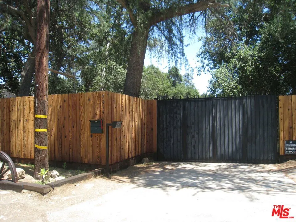9814 Baden Avenue Chatsworth, CA 91311