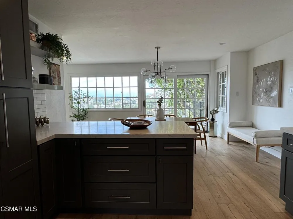 5235 Medina Road Woodland Hills, CA 91364