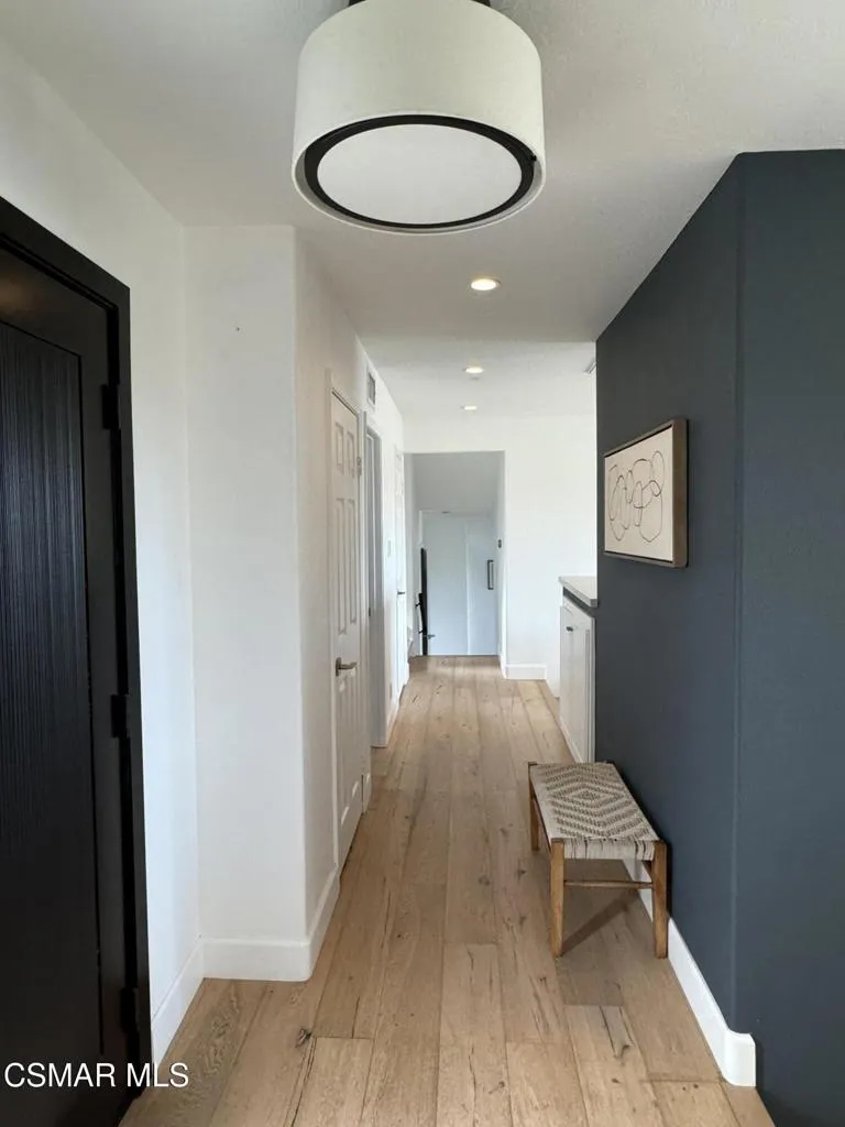 5235 Medina Road Woodland Hills, CA 91364