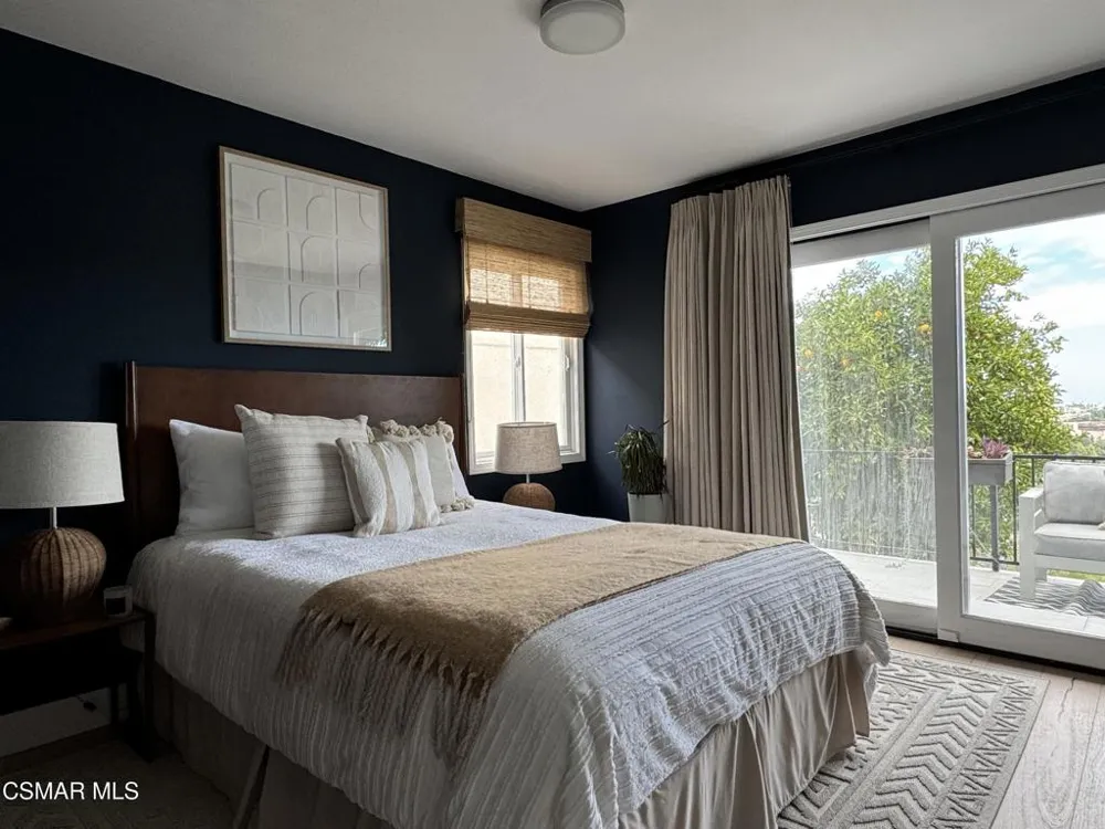5235 Medina Road Woodland Hills, CA 91364