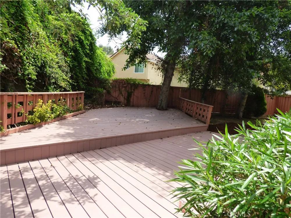 516 Monteleone Oak Park, CA 91377
