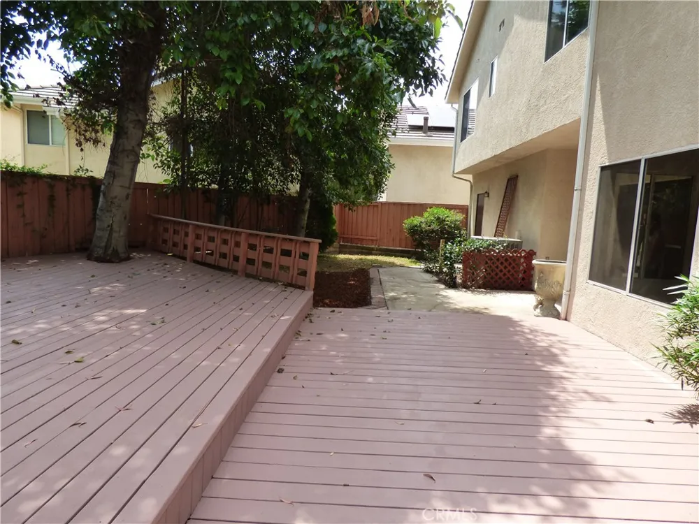 516 Monteleone Oak Park, CA 91377
