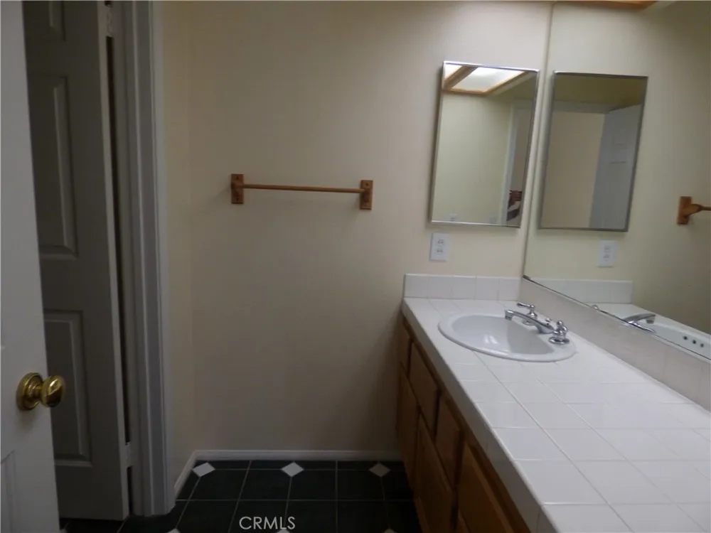 516 Monteleone Oak Park, CA 91377