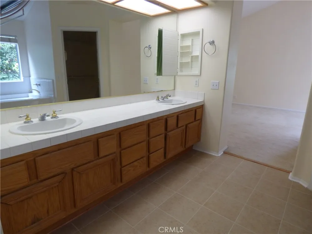 516 Monteleone Oak Park, CA 91377