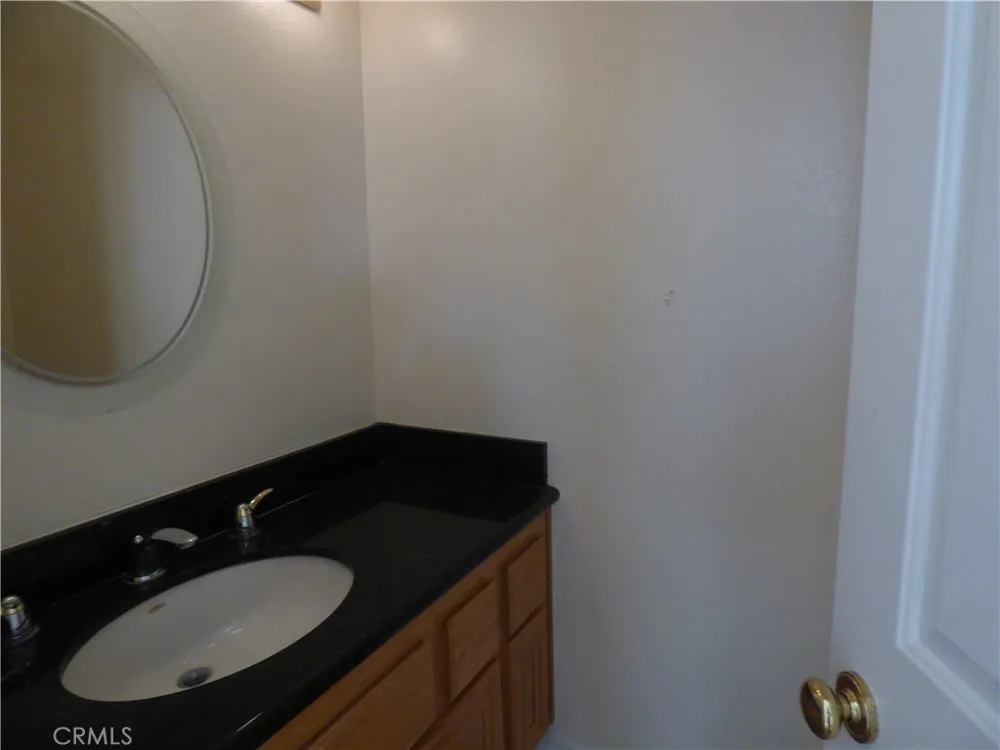 516 Monteleone Oak Park, CA 91377