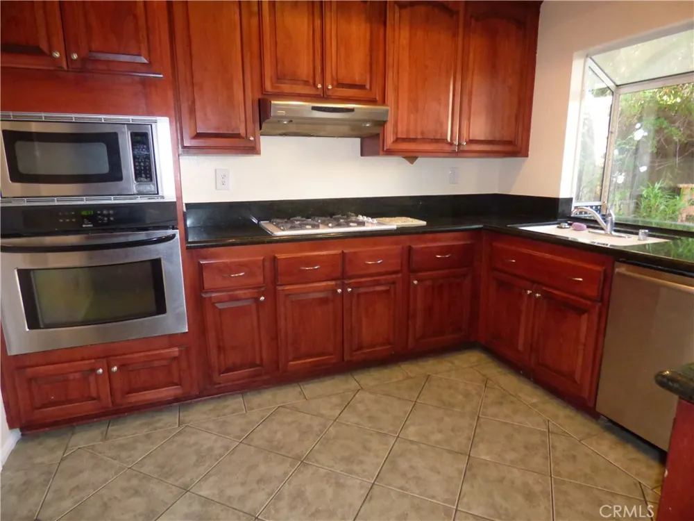 516 Monteleone Oak Park, CA 91377