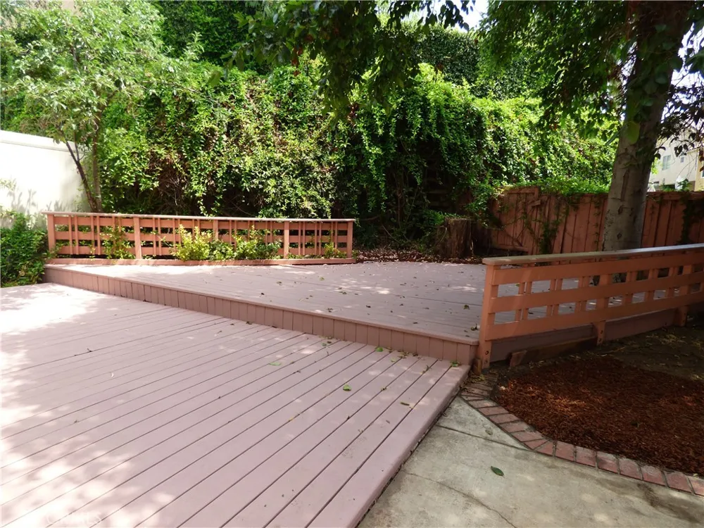 516 Monteleone Oak Park, CA 91377