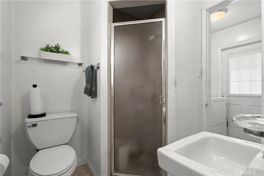 2736 W Court Street Rialto, CA 92376