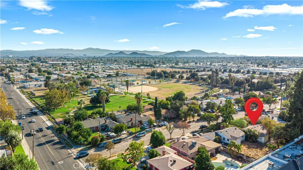 2736 W Court Street Rialto, CA 92376