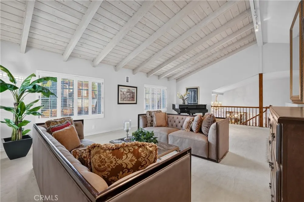 1455 Queen Summit West Covina, CA 91791
