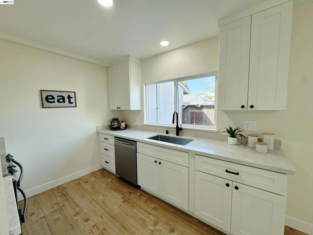 4242 Lunar Way Union City, CA 94587