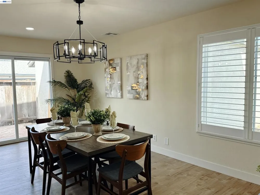 4242 Lunar Way Union City, CA 94587