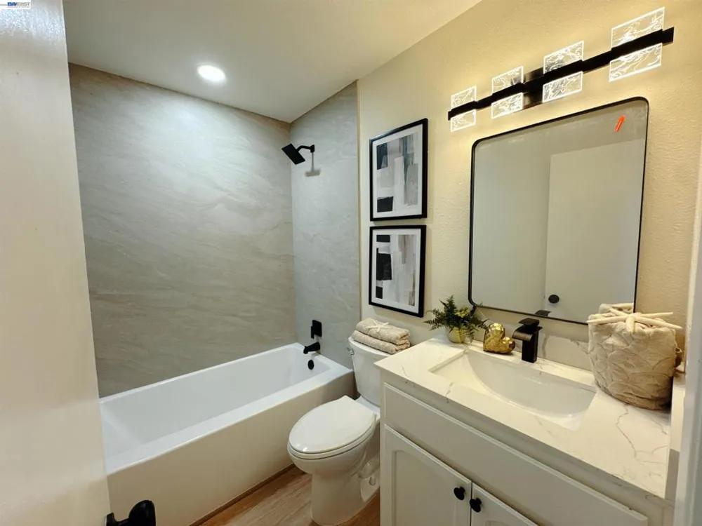 4242 Lunar Way Union City, CA 94587
