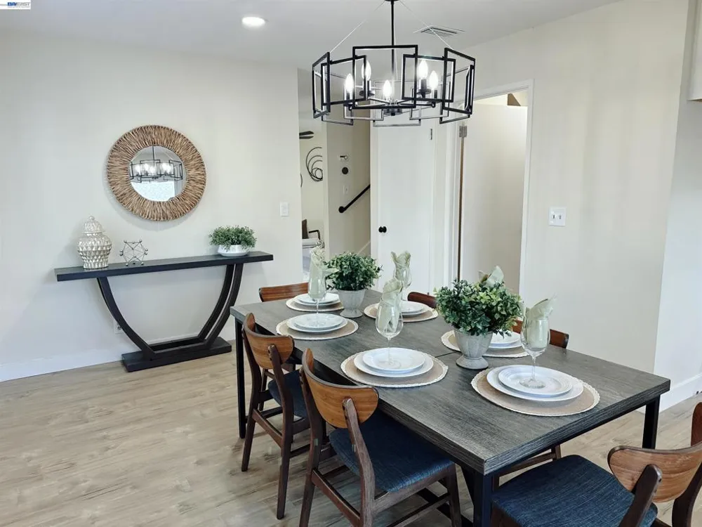 4242 Lunar Way Union City, CA 94587