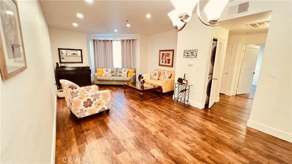 19350 Sherman Way #231 Reseda, CA 91335