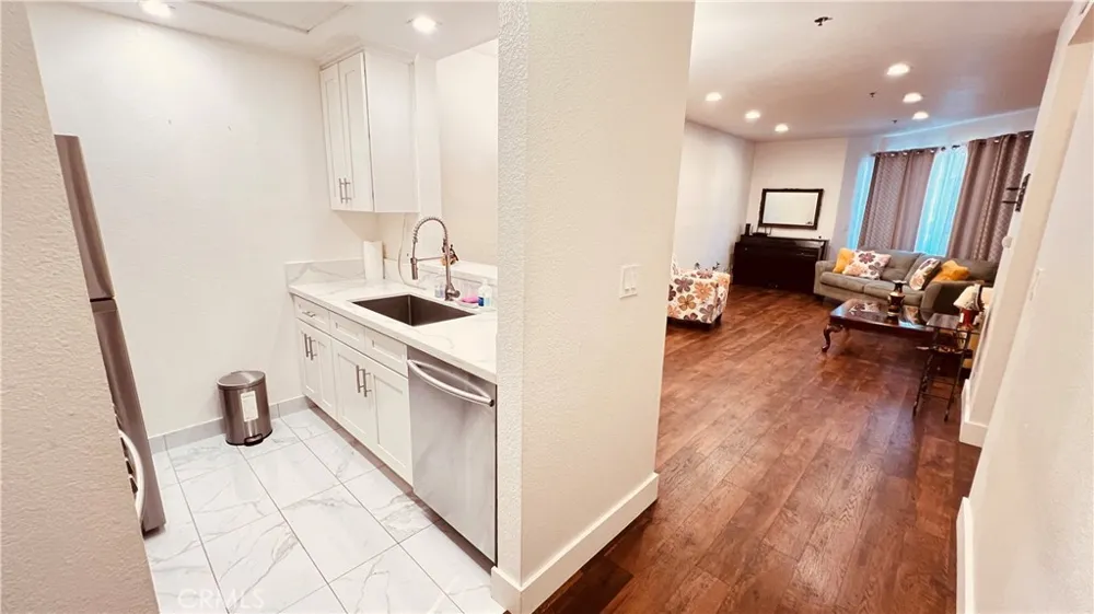 19350 Sherman Way #231 Reseda, CA 91335