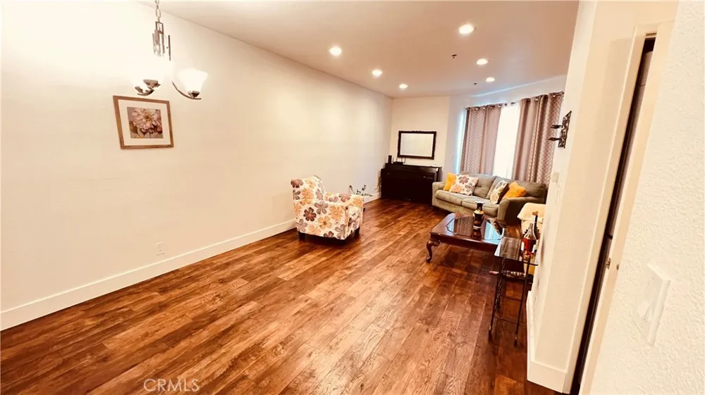 19350 Sherman Way #231 Reseda, CA 91335