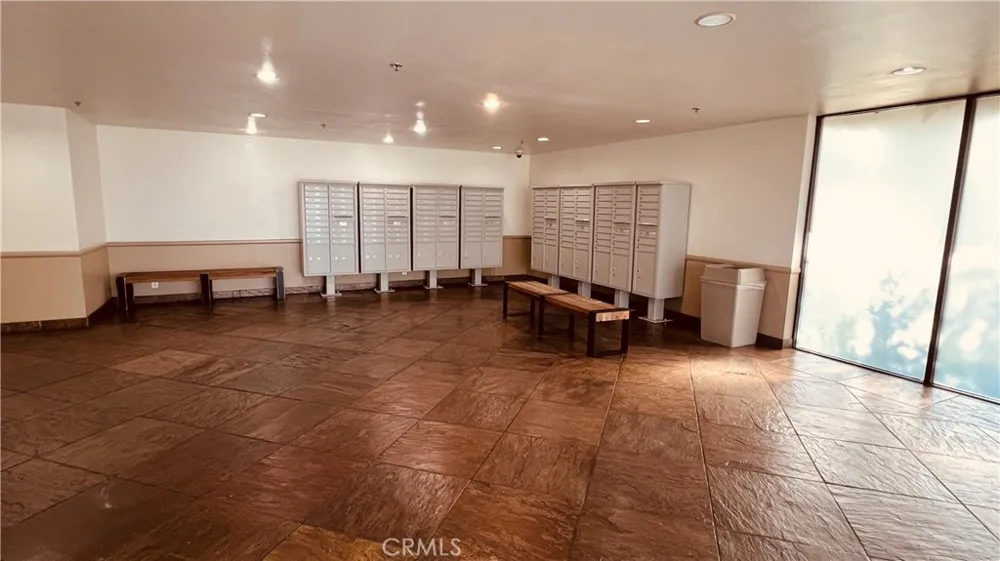 19350 Sherman Way #231 Reseda, CA 91335