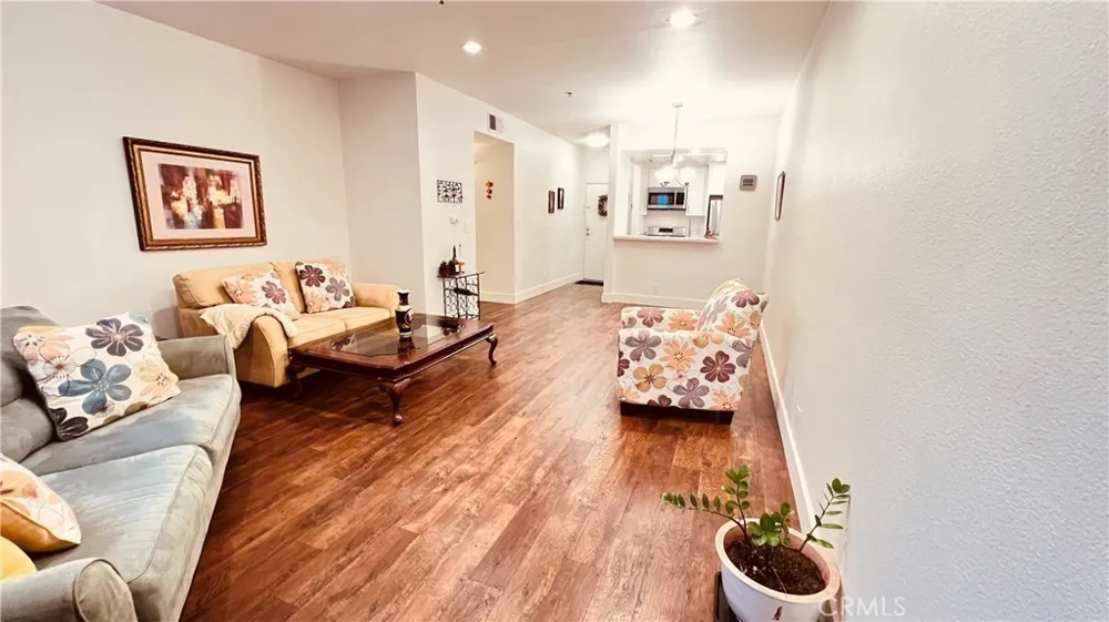 19350 Sherman Way #231 Reseda, CA 91335